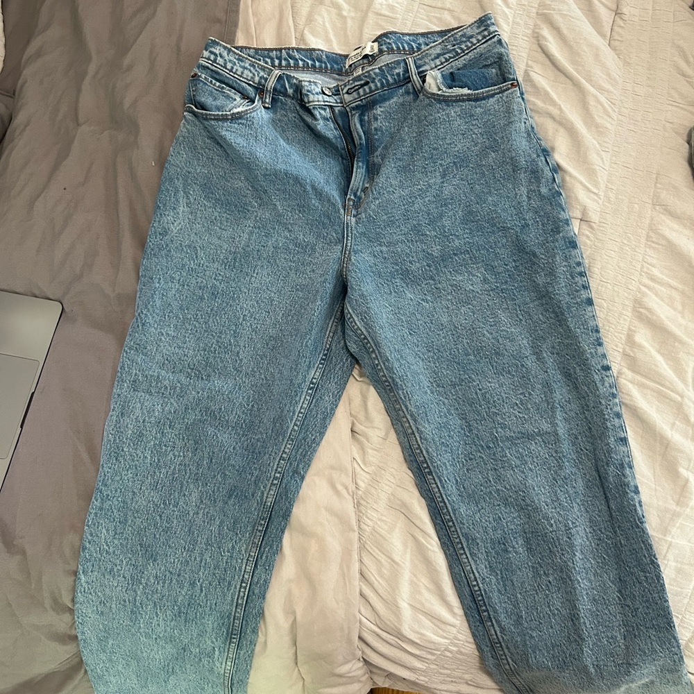 Abercrombie Curve Love 90s Straight Ultra High Rise Light Wash Jeans Size 16